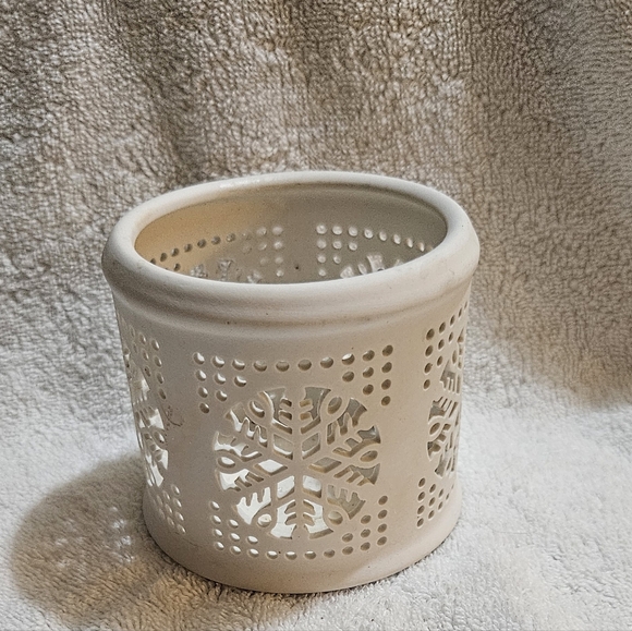 Ganz Laser Cut Out Candle Holder Decoration White Beautiful Festive 3 × 3 In - Picture 4 of 5